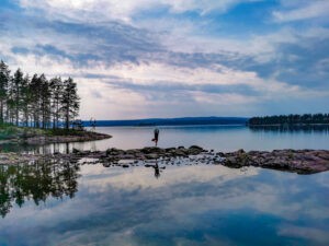 Kanutour Schweden: Andrea macht Yoga